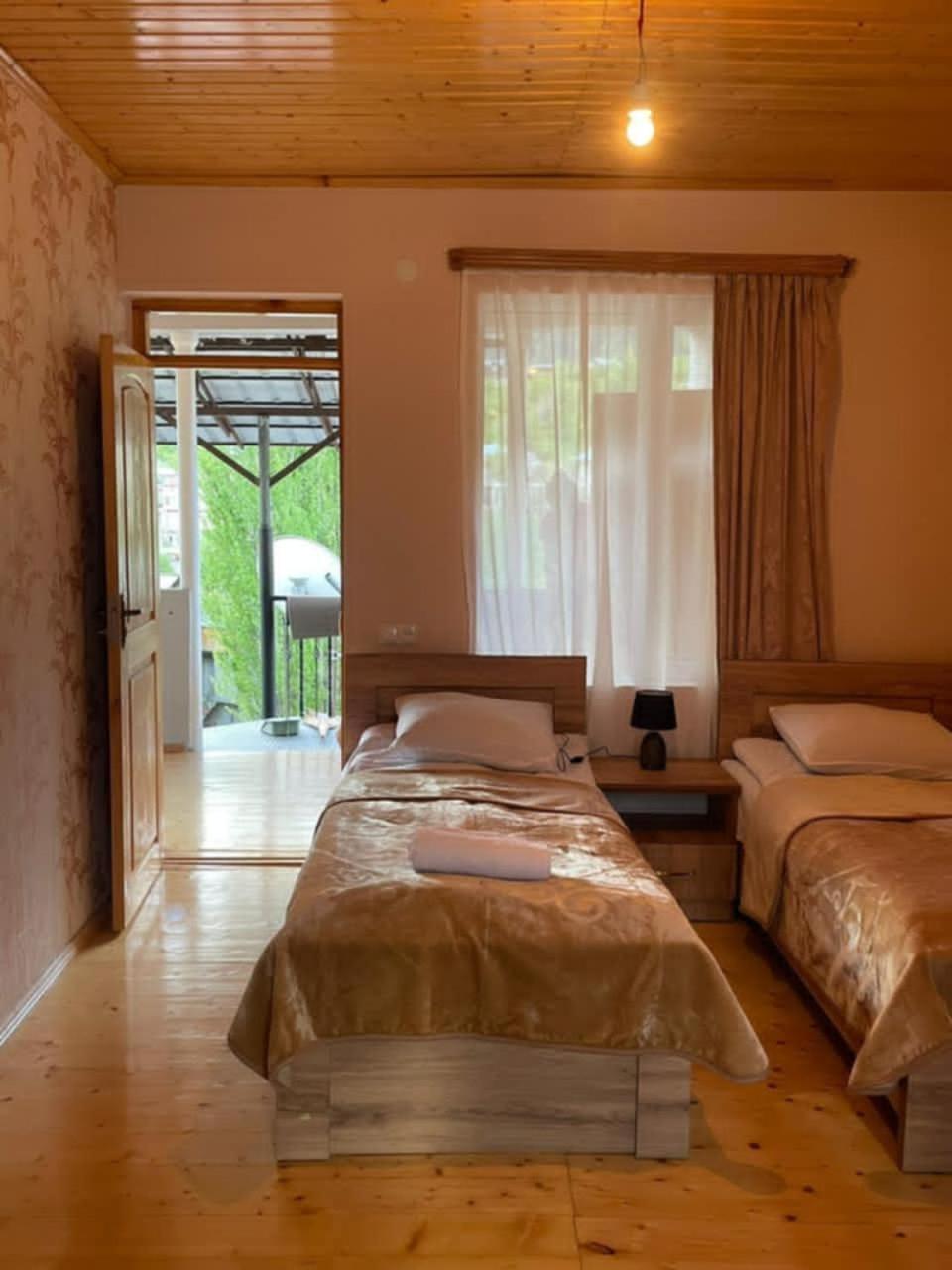 Guest House Nene Местия Екстериор снимка